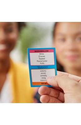 Hasbro Επιτραπέζιο Παιχνίδι Taboo Μικροί Εναντίον Μεγάλων για 4+ Παίκτες (E4941)
