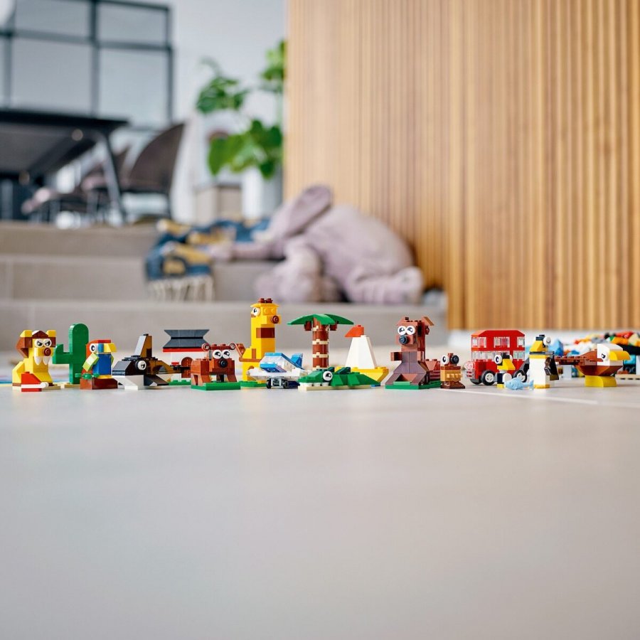 Lego Classic: Creator Around the World (11015) Lego Classic: Creator Around the World (11015)